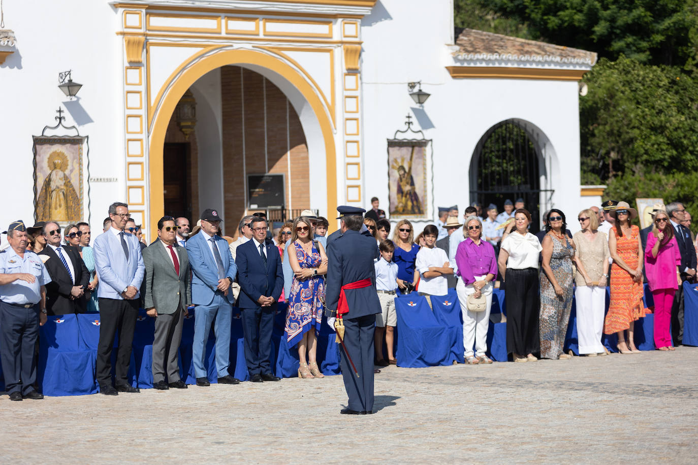 La ceremonia castrense con motivo del relevo del Jefe del Acuartelamiento Aéreo de Tablada