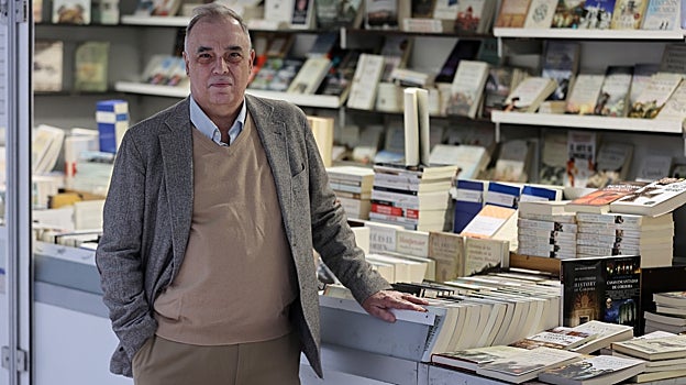 El profesor Diego Martínez Torrón vierte en este volumen importantes investigaciones sobre Cervantes