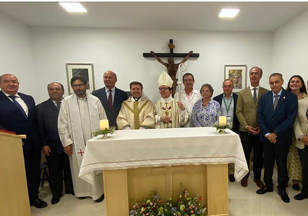 Acto de bendición de la nueva capilla dedicada al Gran Poder en el Hospital Muñoz Cariñanos