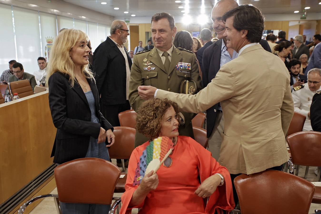 Momento en el que el socialista Javier Férnandez es investido nuevo presidente de la Diputación de Sevilla para los próximos cuatro años