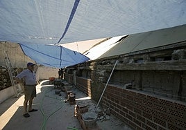 Las Penas y la Paz ayudan al arreglo de las cubiertas de San Gregorio