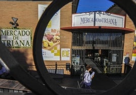 La plaza de abastos de Triana cumple dos siglos de vida y actividad