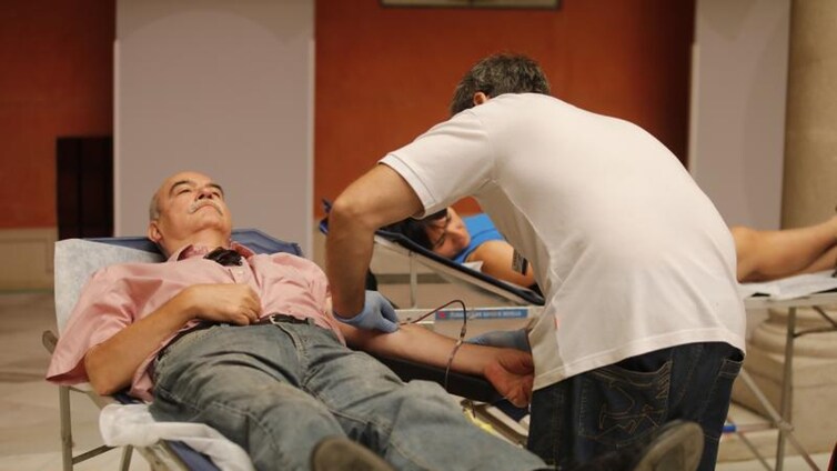 El hospital de Valme de Sevilla organiza el lunes una campaña de donación de sangre ante la «escasez» de reservas