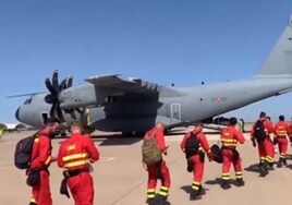 Un centenar de militares de la UME parte desde Morón hacia  el incendio de La Palma