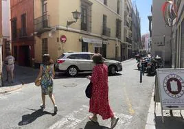 La calle Zaragoza de Sevilla lleva tres años esperando la excavadora