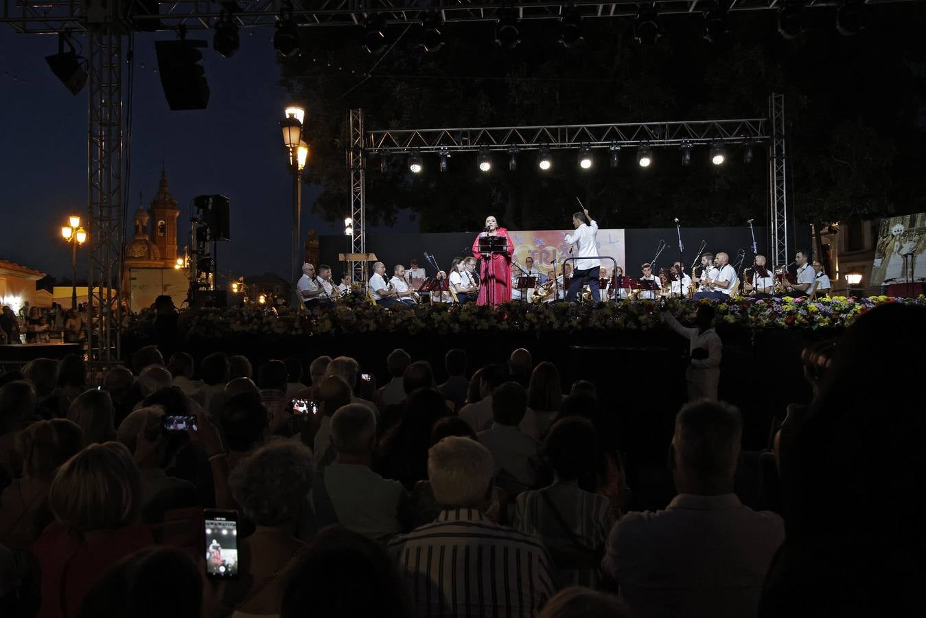 Primer día de la Velá de Triana de 2023 que se ha inaugurado con el pregón