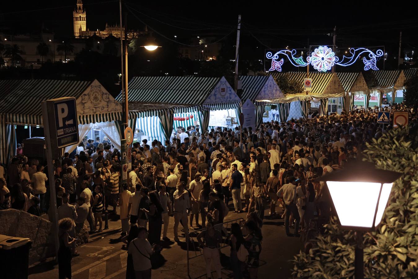 Primer día de la Velá de Triana de 2023 que se ha inaugurado con el pregón