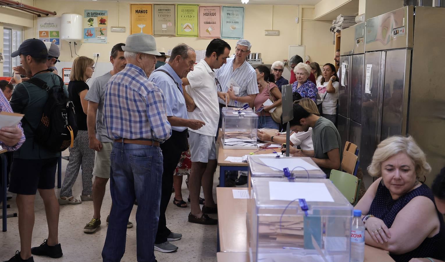 Ambiente electoral en los colegios de Sevilla durante la jornada del 23J