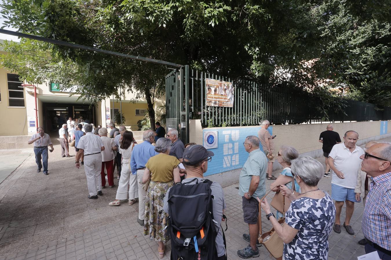 Ambiente electoral en los colegios de Sevilla durante la jornada del 23J