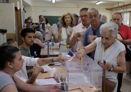 La participación en Sevilla en las elecciones generales sube más de cinco puntos y se sitúa a las 14.00 horas en un 42,68%