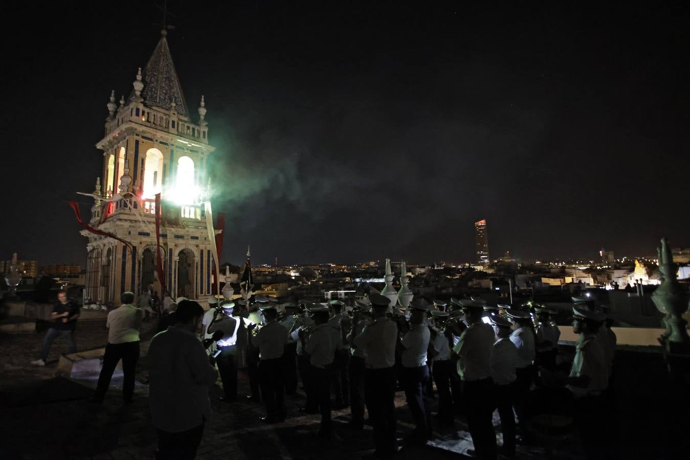Luminarias desde la torre de la parroquia de Santa Ana