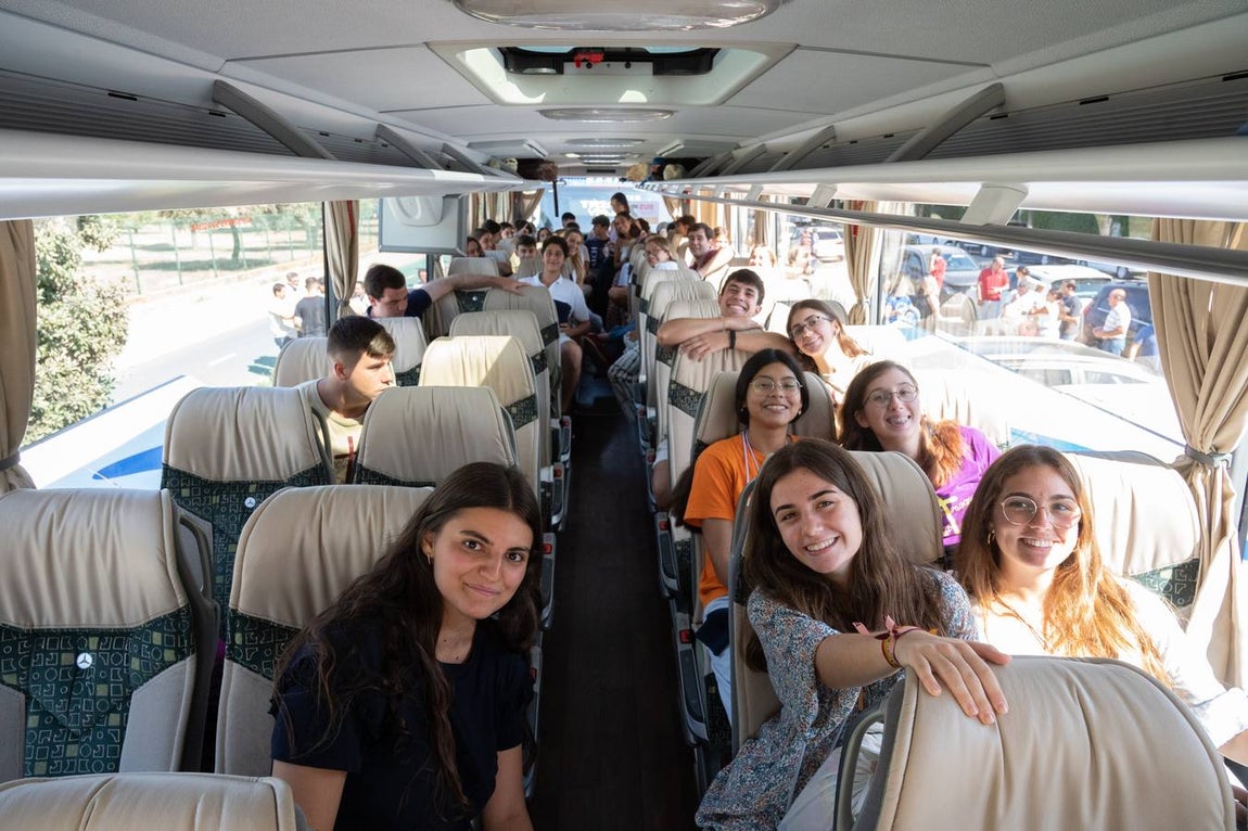 Los primeros jóvenes que parten de Sevilla para la Jornada Mundial de la Juventud en Lisboa
