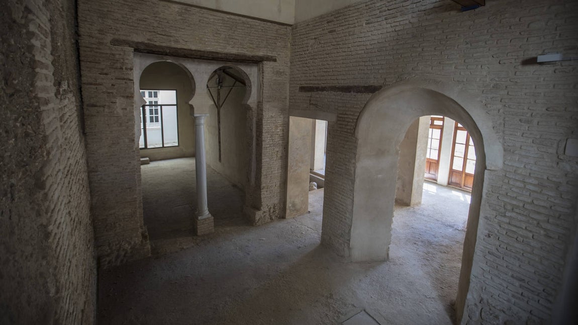 El arco que perteneció al Palacio de Al-Mutamid y que conserva parte de la policromía del siglo XI