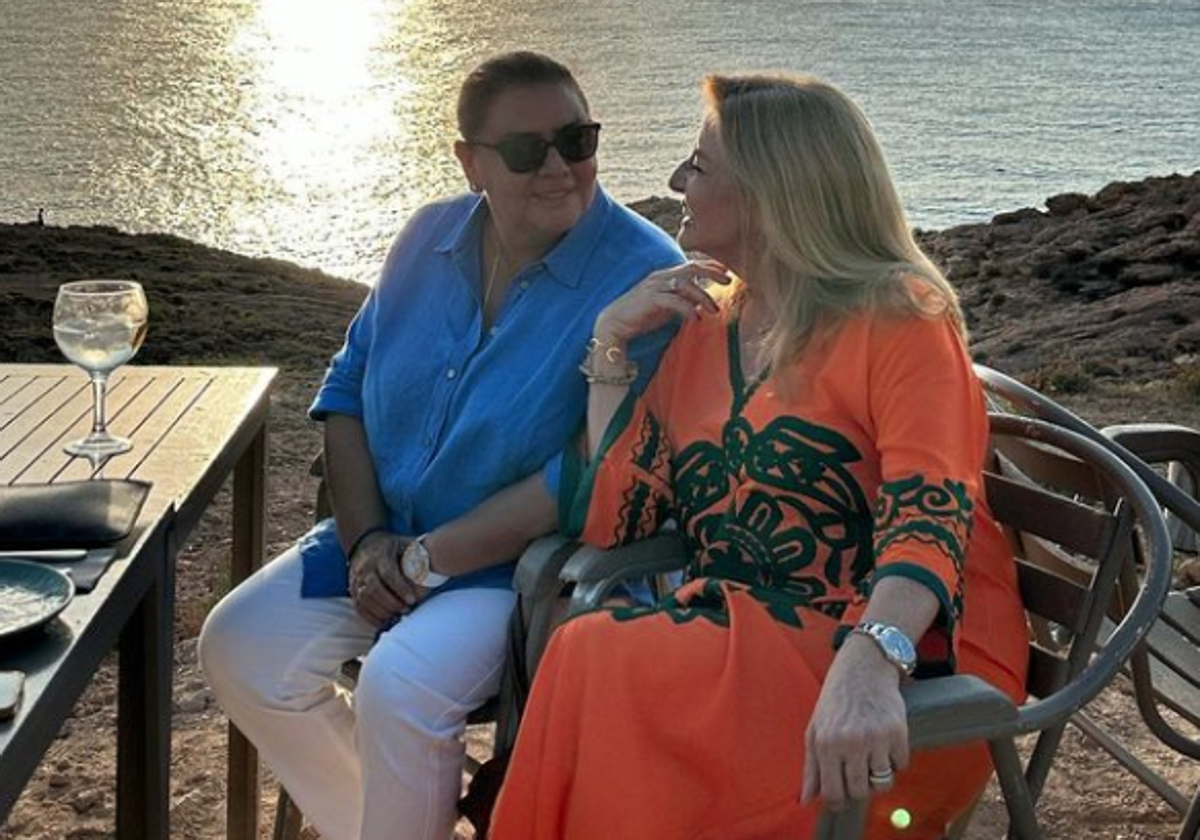 María del Monte y su mujer Inmaculada Casal disfrutando de sus vacaciones en Ibiza