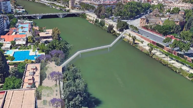 Los pilones de la pasarela de Altadis de Sevilla, obstáculos para los deportes acuáticos en el río Guadalquivir