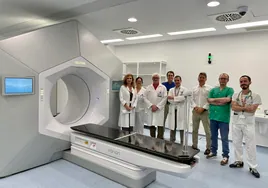 El Virgen del Rocío instala el segundo acelerador de radioterapia que luchará contra el cáncer infantil