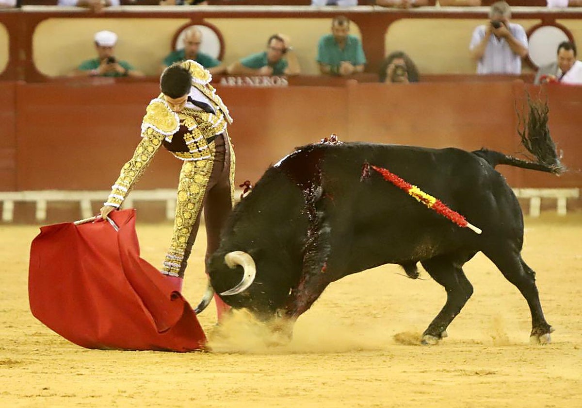 Daniel Crespo logró cortar las dos orejas del último del festejo, con el hierro de El Puerto de San Lorenzo