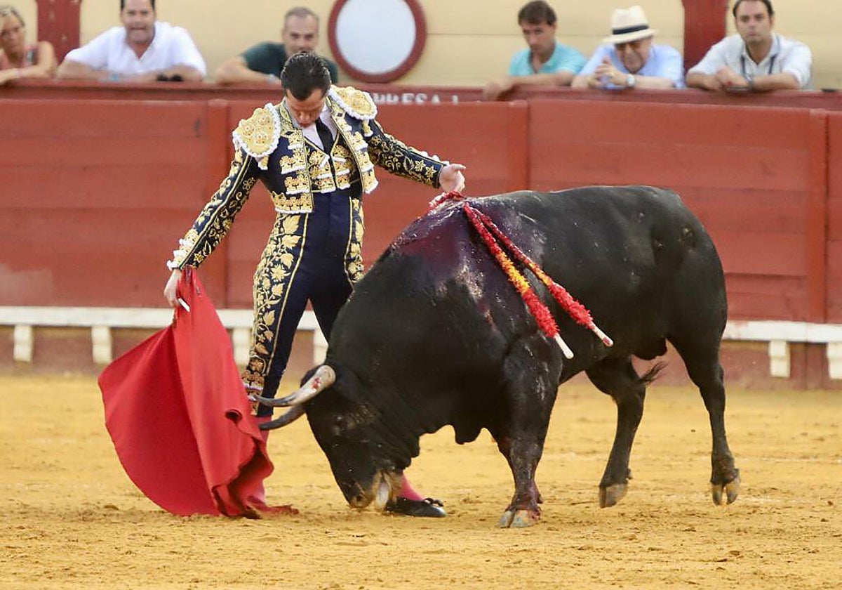 El torero de Gerena adornó con empaque su comprometida labor con el tercero