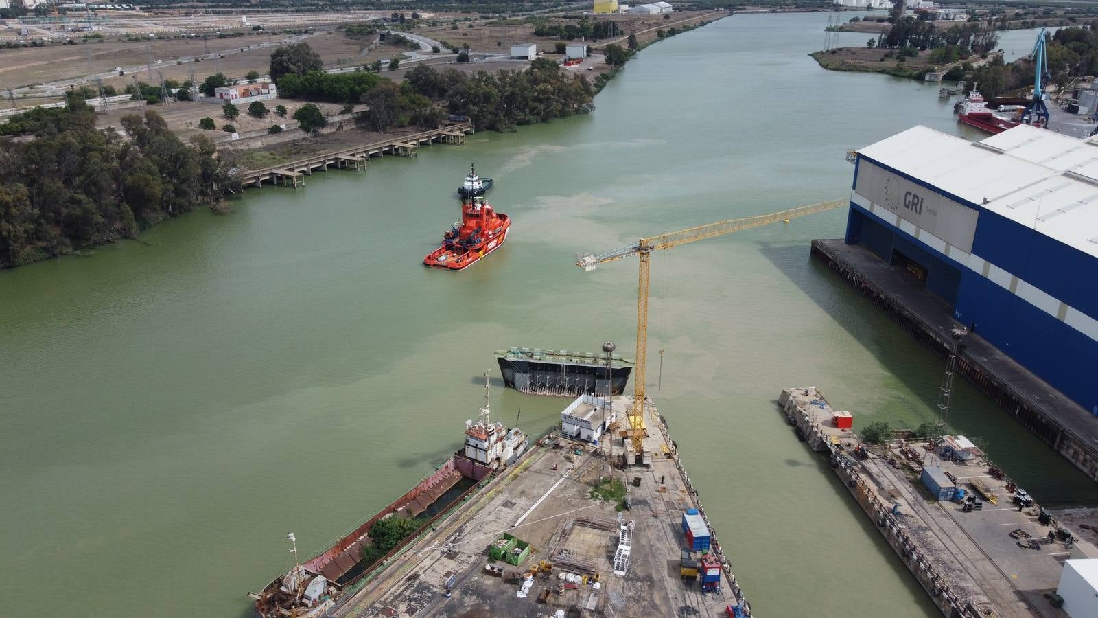 La compañía realiza operaciones de reparación en sus instalaciones del Guadalquivir