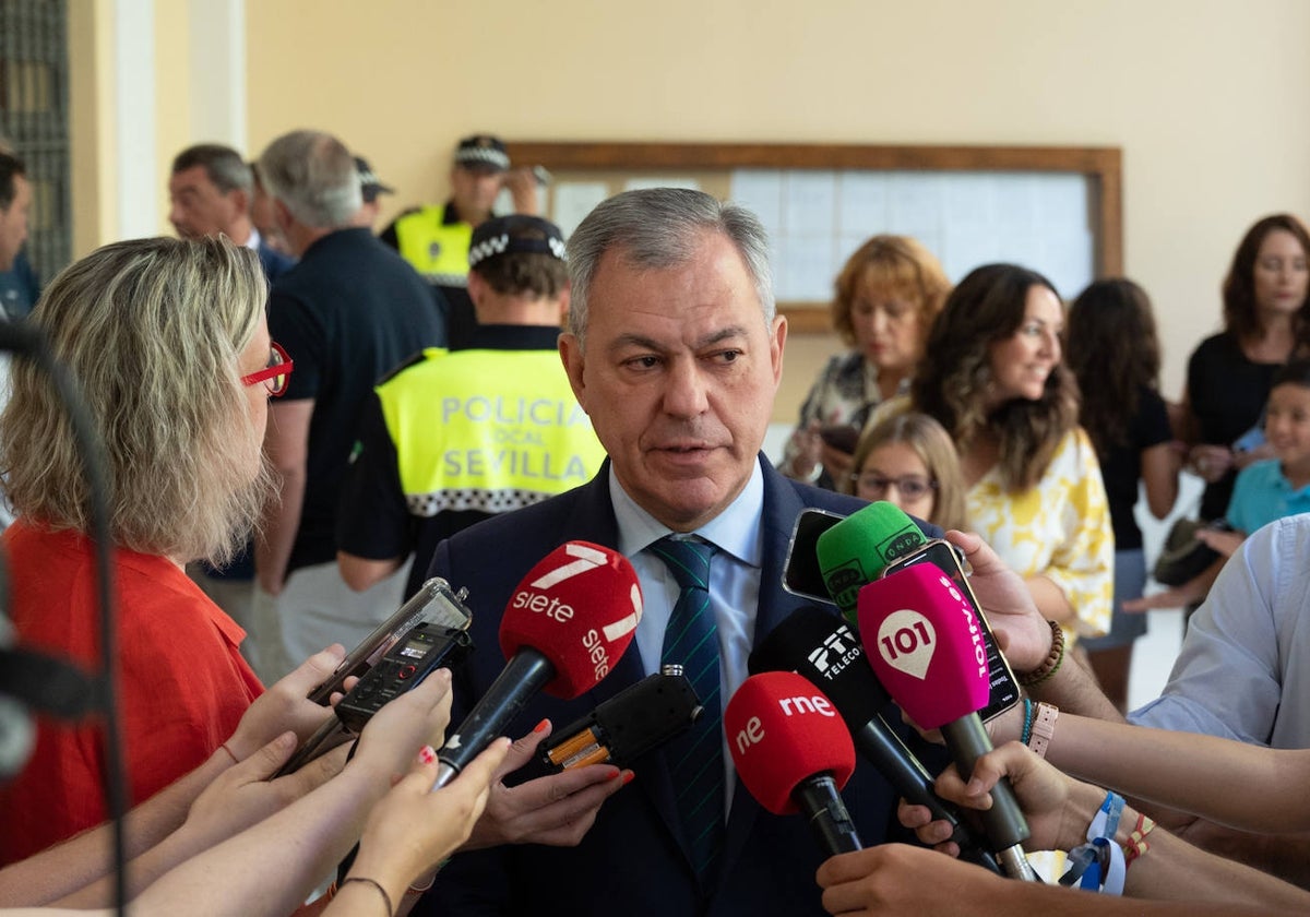 El alcalde de Sevilla, Jose Luis Sanz, presidió el pasado mes de julio la toma de posesión de 22 nuevos policías