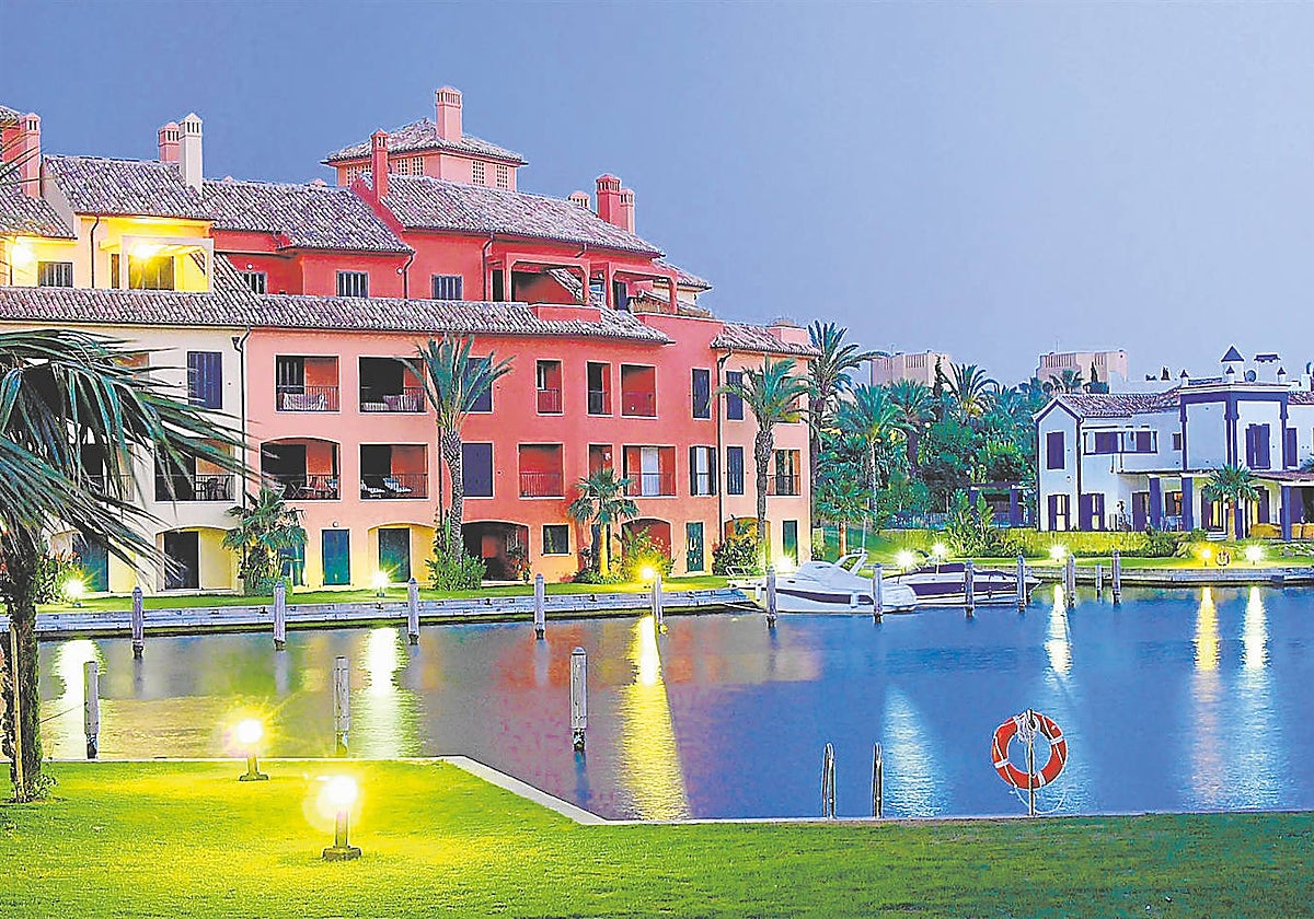 Viviendas de lujo en la urbanización Sotogrande, en el municipio gaditano de San Roque