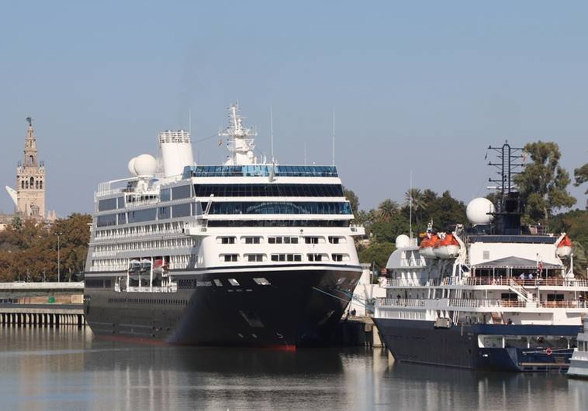 Dos cruceros coinciden en los muelles de la ciudad