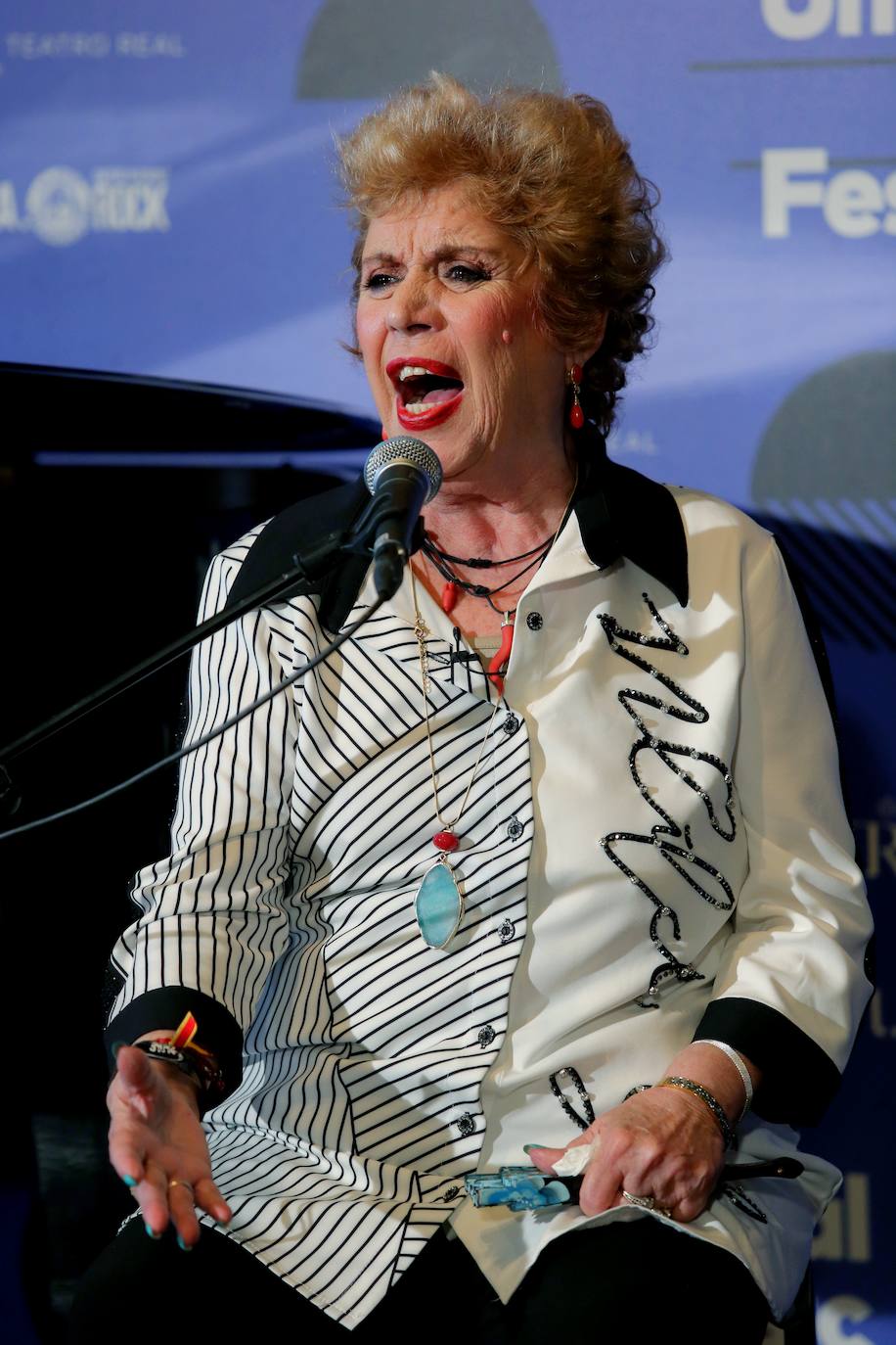 Momentos de la vida de la artista sevillana María Jiménez