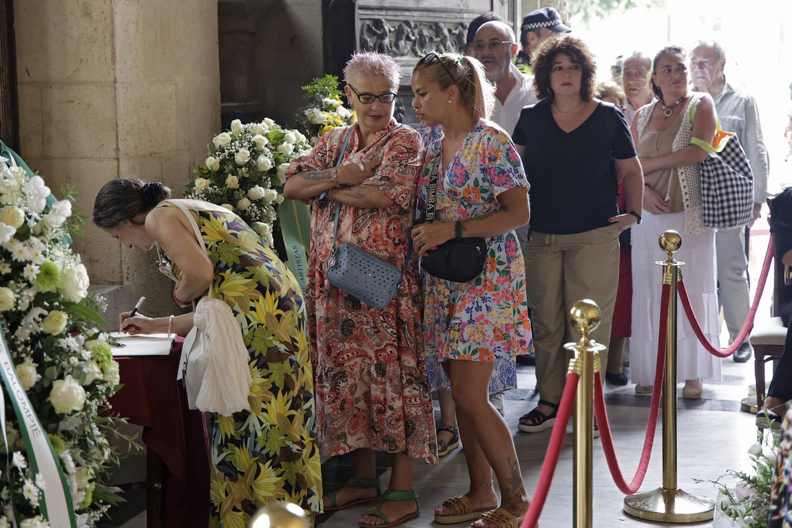 Capilla ardiente de María Jiménez en Sevilla