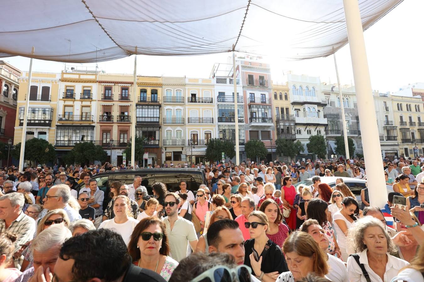 El último adiós a María Jiménez desde el Ayuntamiento de Sevilla hasta la parroquia de Santa Ana en Triana