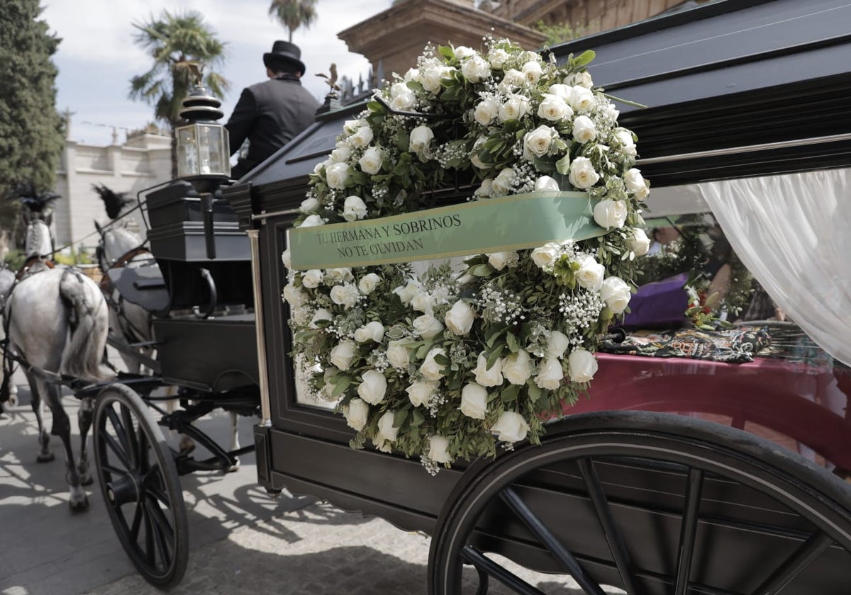 La carroza con los restos de María Jiménez