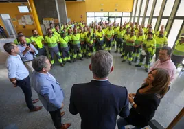 Lipasam contrata 200 trabajadores para baldear y desbrozar numerosas zonas de Sevilla