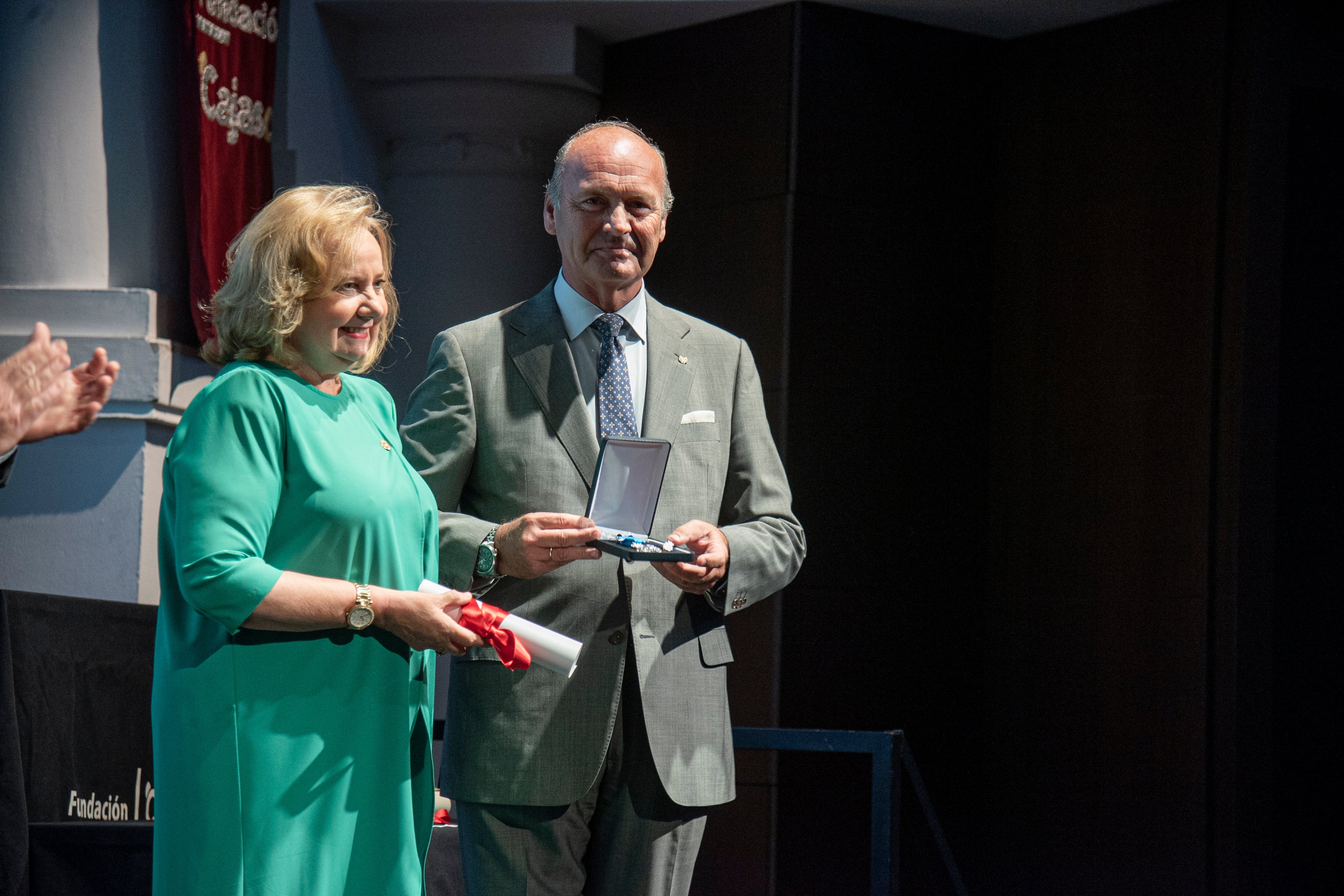 Entrega medalla mérito social penitenciario al Gran Poder