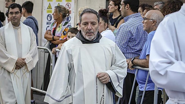 El hermano Pablo Noguera en la procesión de la Virgen de los Reyes de este año 2023