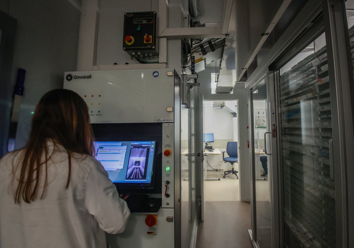 Unidad de farmacia robotizada del Hospital Virgen del Rocío de Sevilla