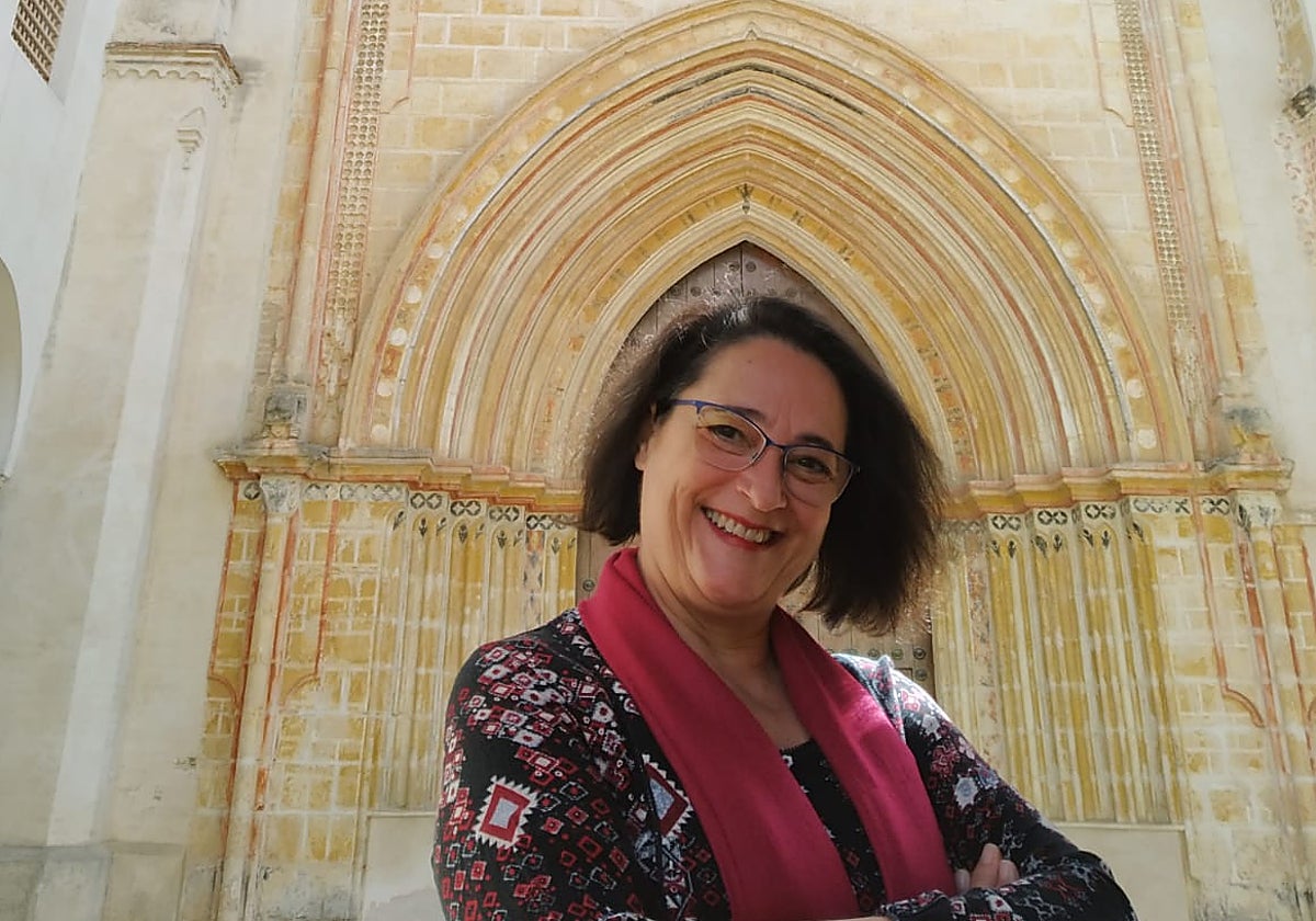 Carmen Muñoz Angulo, delante del Centro Andaluz de Arte Contemporáneo