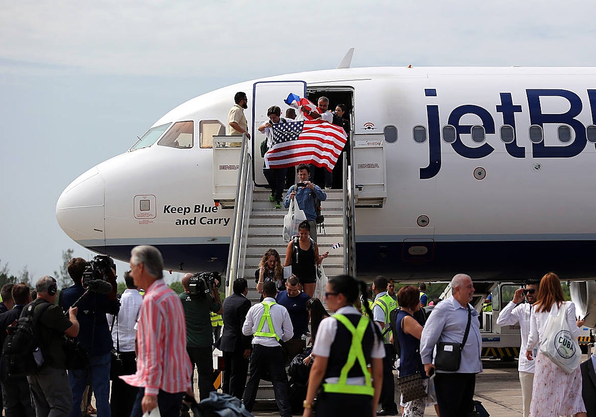 Un avión de JetBlue, operadora con la que se ha reunido el consejero de Turismo
