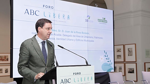 Juan de la Rosa, cuarto teniente de alcalde, delegado del Área de Urbanismo de Patrimonio, Vivienda, Identidad Urbana y Edificios Municipales del Ayuntamiento de Sevilla