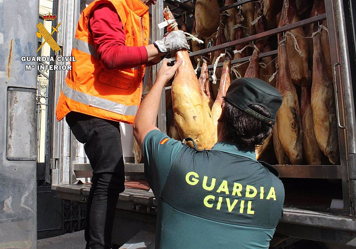 Operación de la Guardia Civil contra el robo de productos ibéricos, en una imagen de archivo