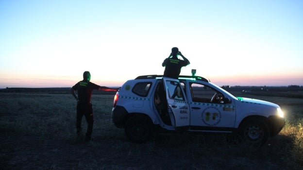 De noche también hacen servicio y siempre uno de ellos está por teléfono a disposición del pueblo