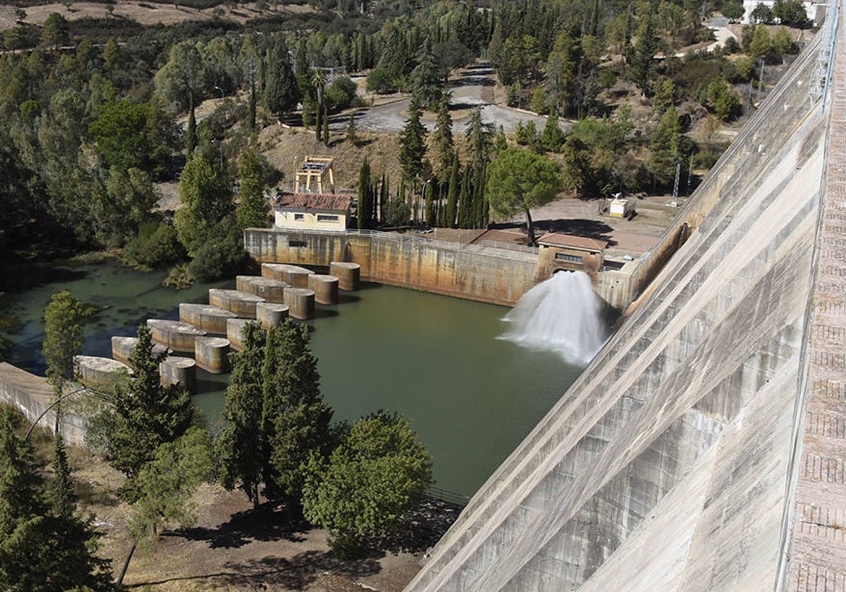 Imagen de la presa del pantano de Aracena, uno de los seis de los que se abastece Sevilla y su área metropolitana