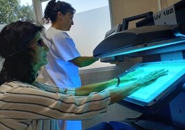 El Hospital San Lázaro de Sevilla realiza 4.000 sesiones de fototerapia al año para tratar linfomas cutáneos