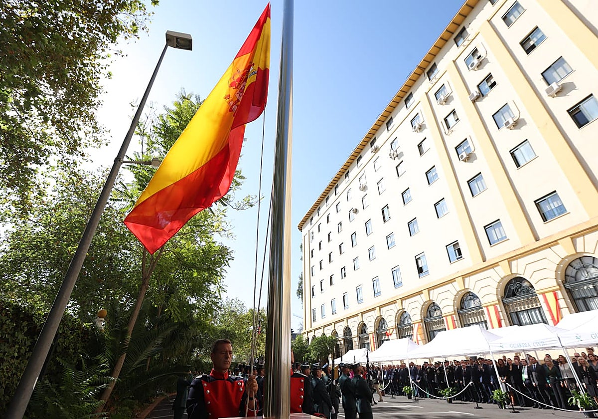 Izado de la bandera nacional