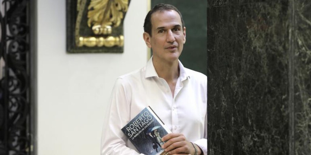 Roberto Santiago, XXVIII Premio de Novela Fernando Lara por su obra 'La  rebelión de los buenos