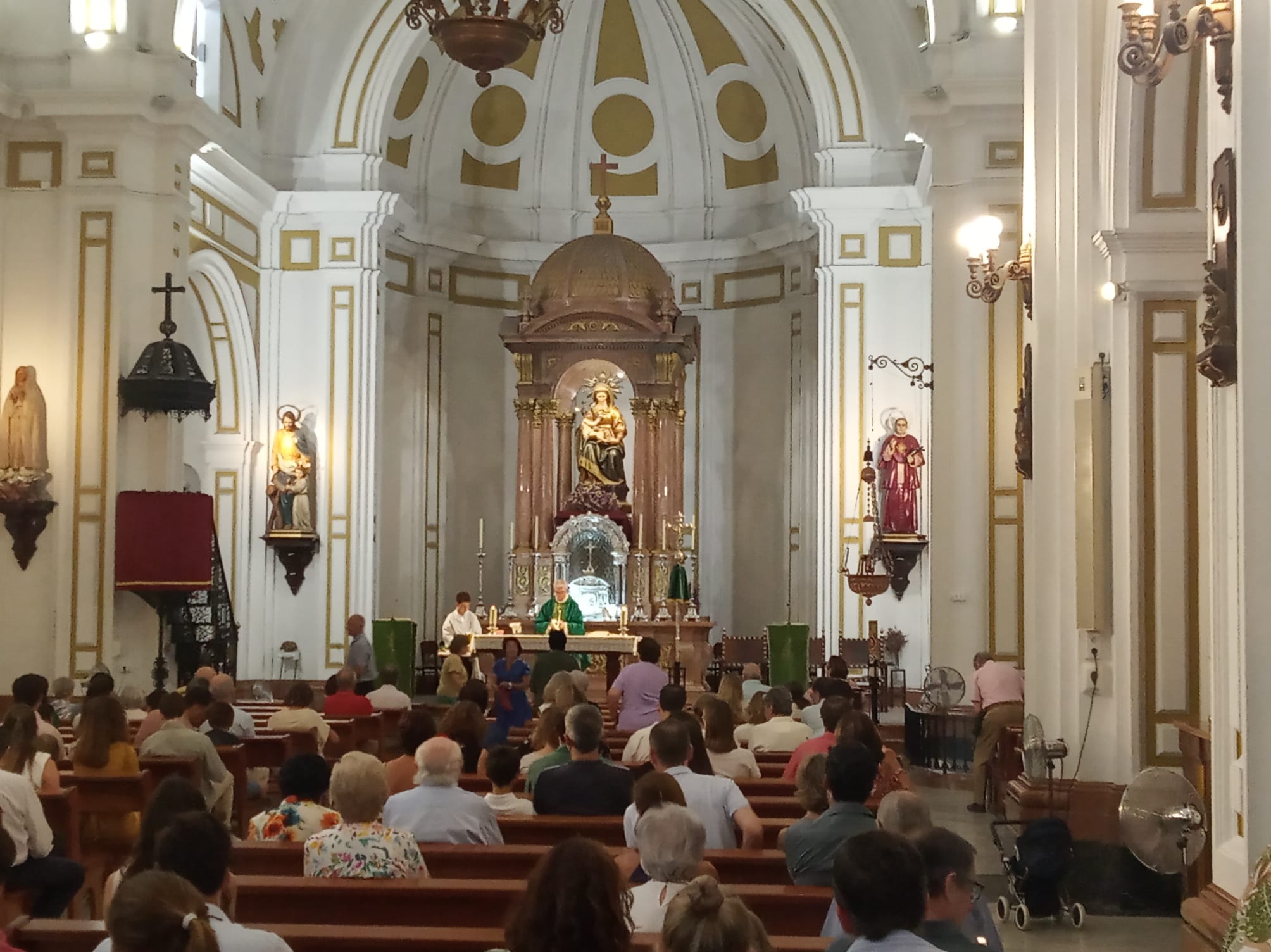 Misa en el templo parroquial de San Antonio María Claret