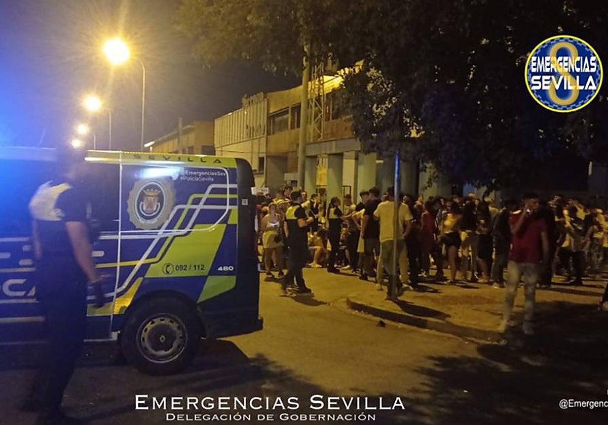 Imagen de archivo de la Policía interviniendo en un botellón