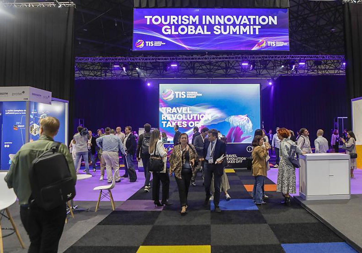 Ambiente en el pabellón 2 de Fibes donde se celebra el Tourism Innovation Summit