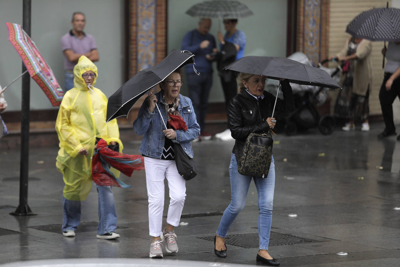  Jornada de jueves con fuertes lluvias provocadas por la borrasca 'Aline' en Sevilla