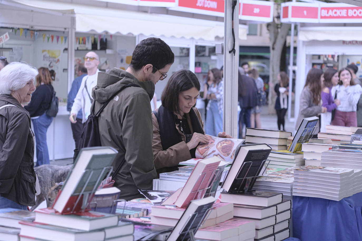 Comienzan las actividades de la Feria del Libro de Sevilla en esta jornada de viernes