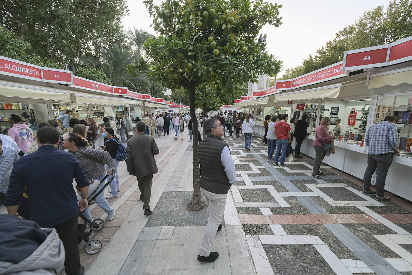 Comienzan las actividades de la Feria del Libro de Sevilla en esta jornada de viernes