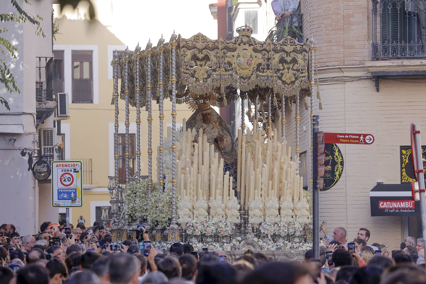 La Virgen de las Angustias se traslada a la Catedral para presidir una misa flamenca